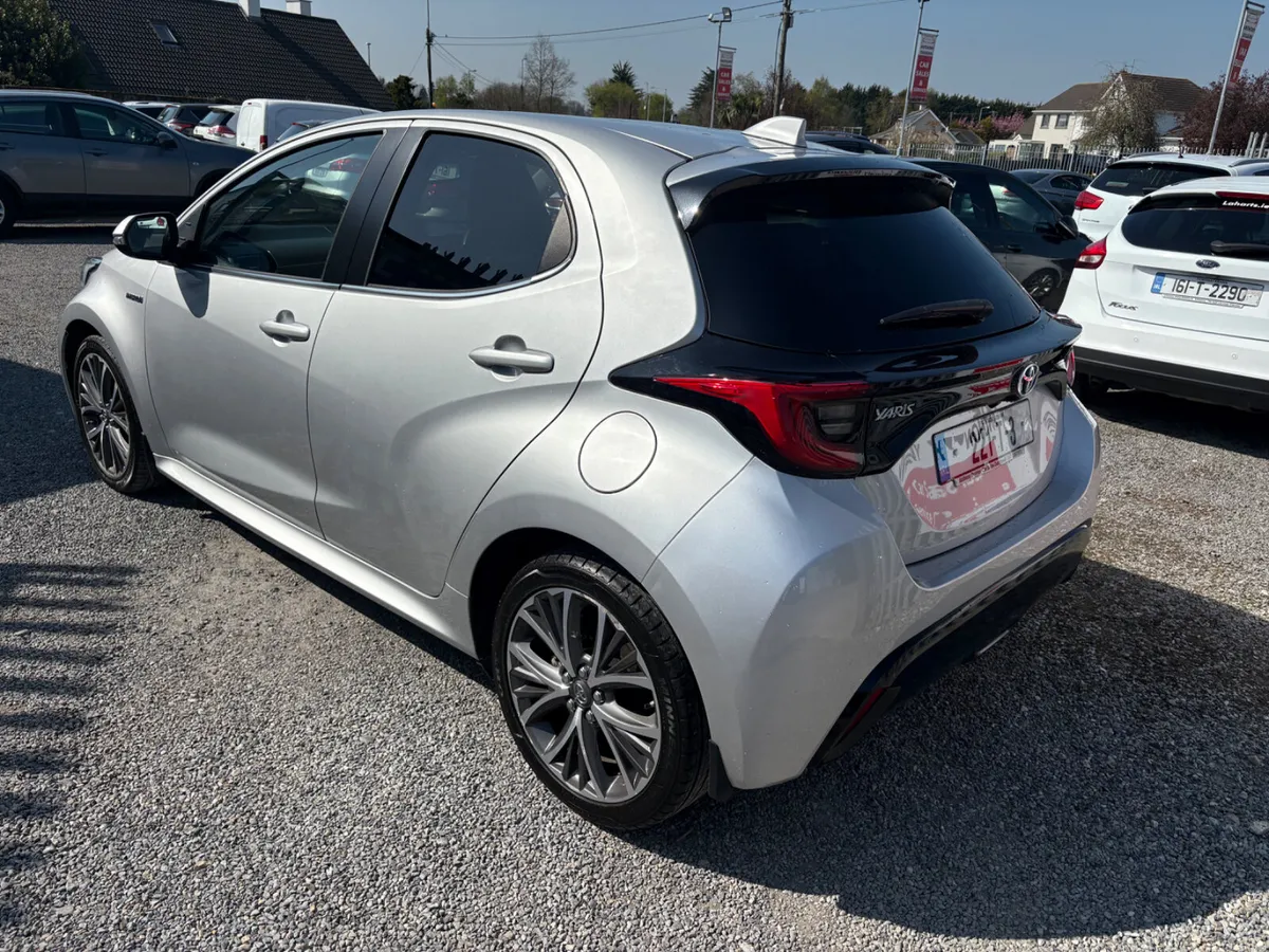 2022 Toyota Yaris platinum hybrid - Image 5