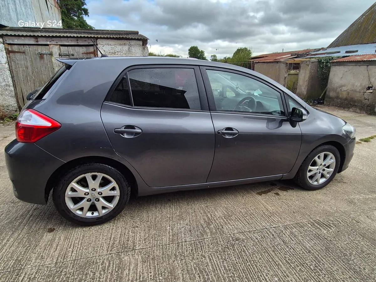 Toyota Auris 1.4 NEW NCT LOW KM - Image 5