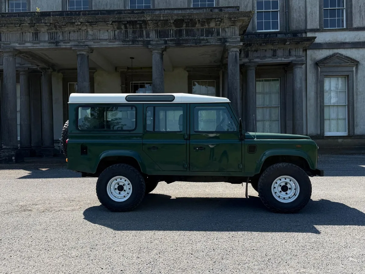 Land Rover Defender 2004 - Image 2