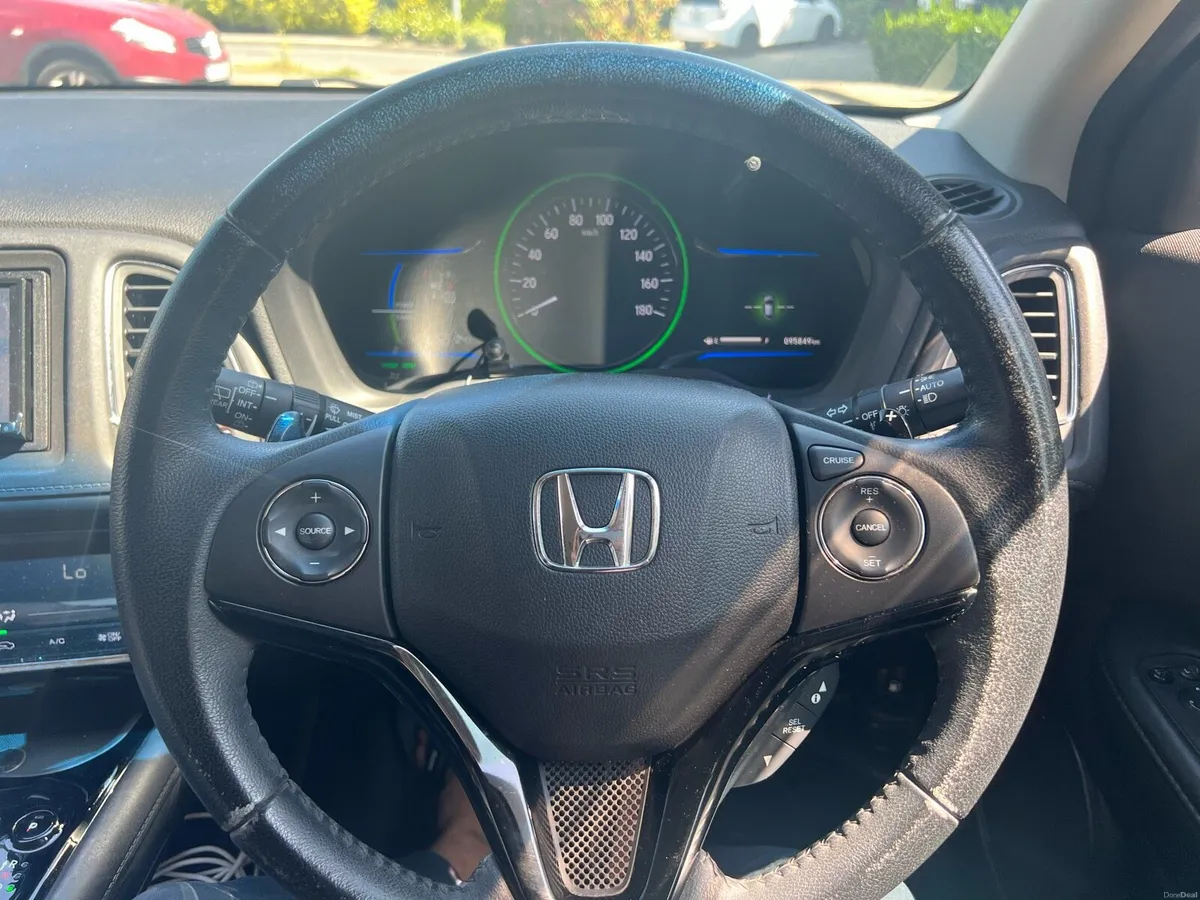 HONDA  VEZEL HYBRID 1.5L 2016 with History report - Image 5