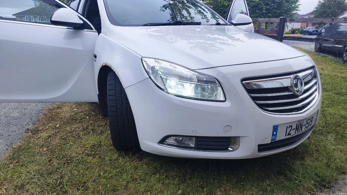 Vauxhall Insignia 2.0L Diesel SRi   2012 - Image 1