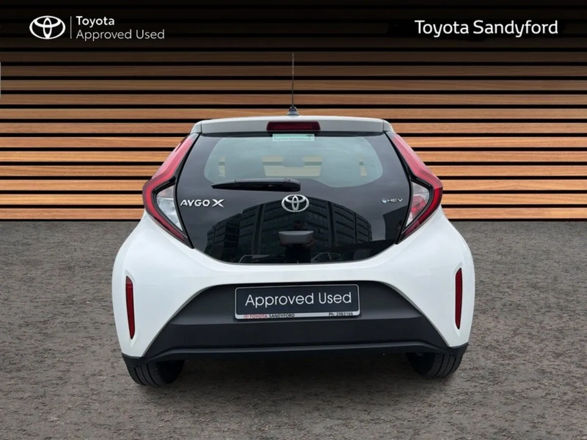Toyota Aygo X PULSE HYBRID AUTOMATIC // REAR CAMER - Image 4
