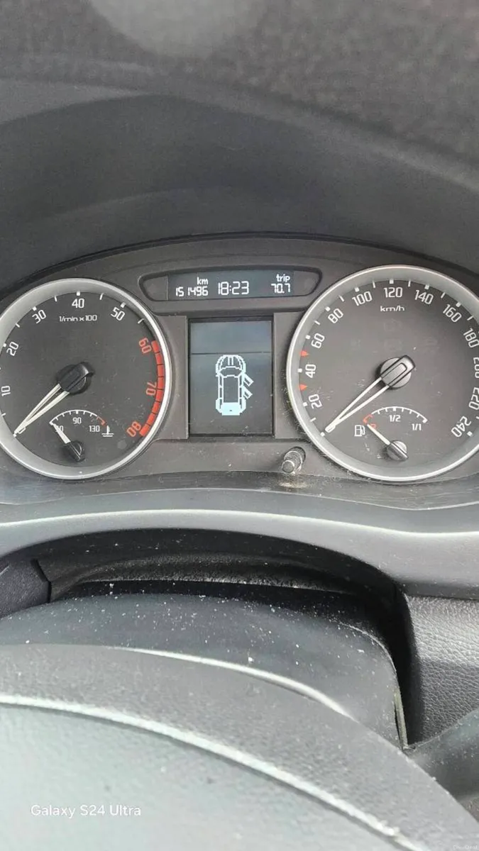 car - Image 1
