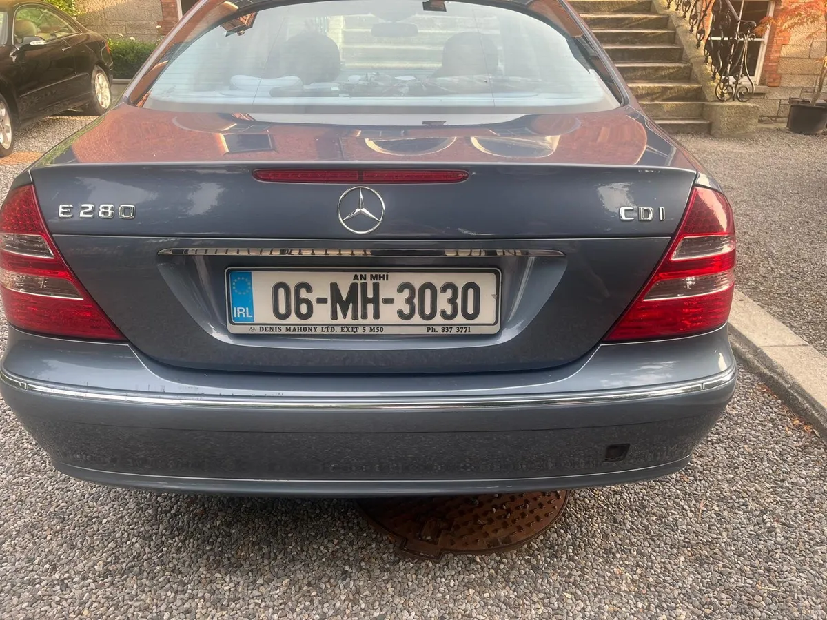 Mercedes-Benz E-Class 2006 - Image 2
