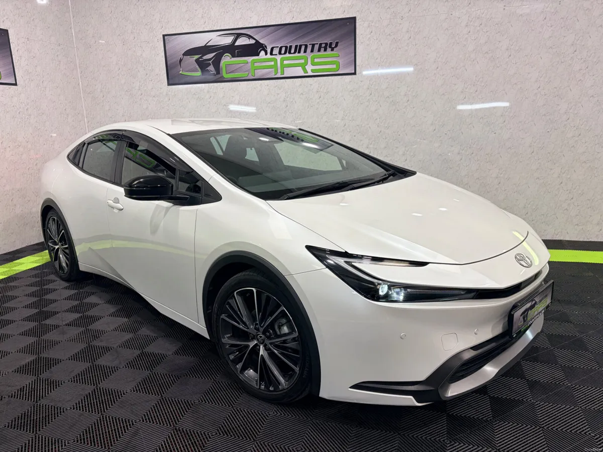2023 Toyota Prius 2.0 Hybrid Auto//LOW KM’S - Image 3
