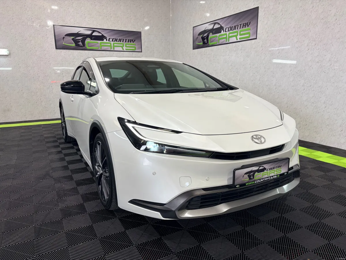 2023 Toyota Prius 2.0 Hybrid Auto//LOW KM’S - Image 6