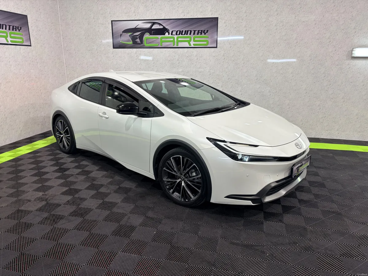 2023 Toyota Prius 2.0 Hybrid Auto//LOW KM’S - Image 2