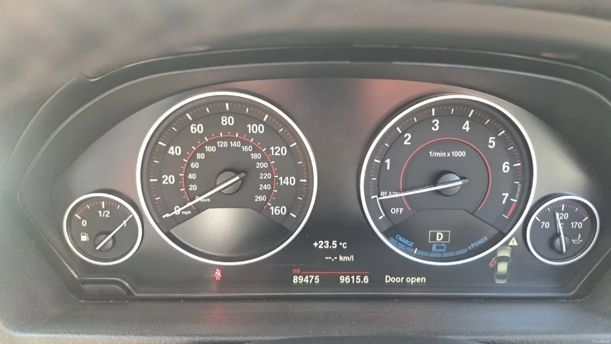 BMW 3-Series 2017 - Image 2