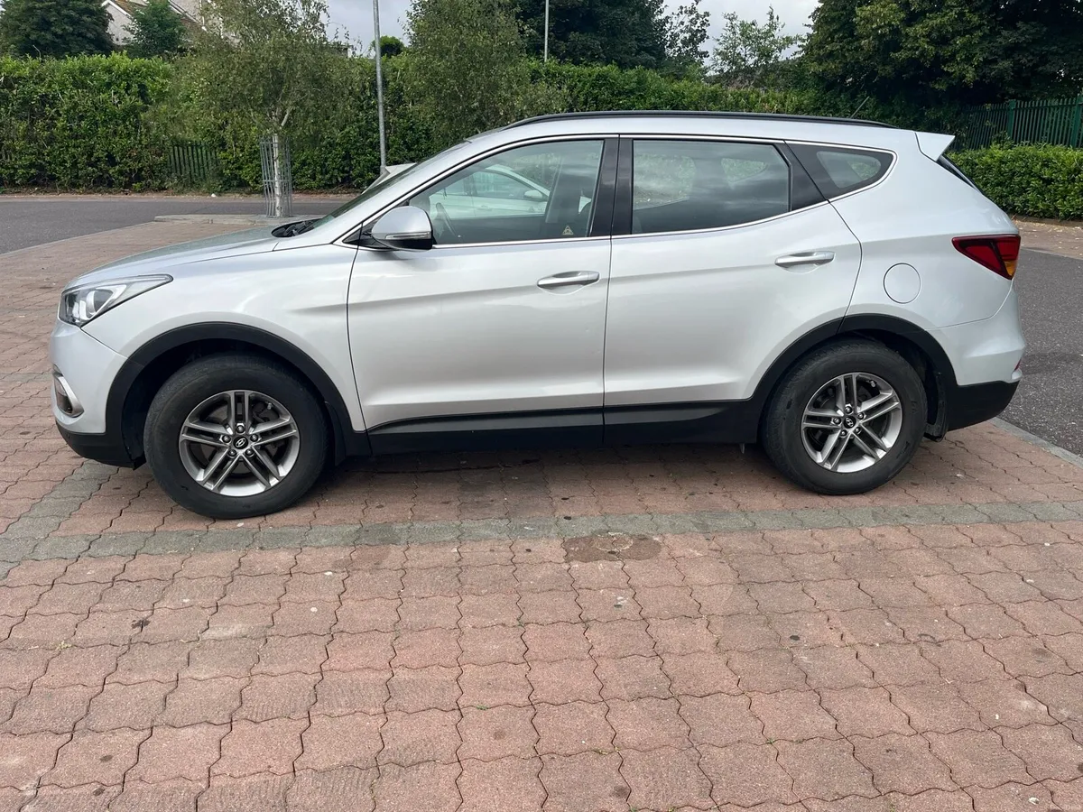 Hyundai Santa Fe 2.2 CRDi, 200BHP, 7 seater - Image 3