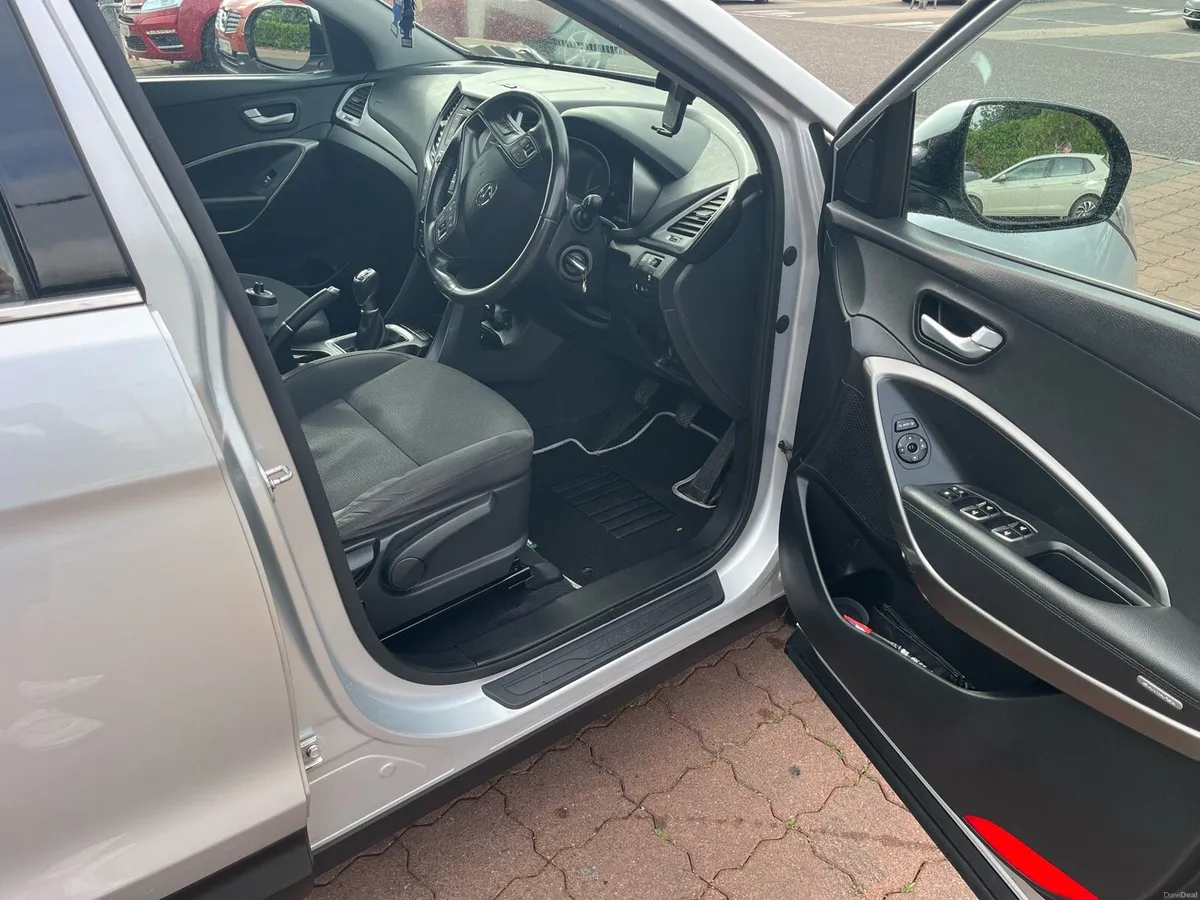 Hyundai Santa Fe 2.2 CRDi, 200BHP, 7 seater - Image 5
