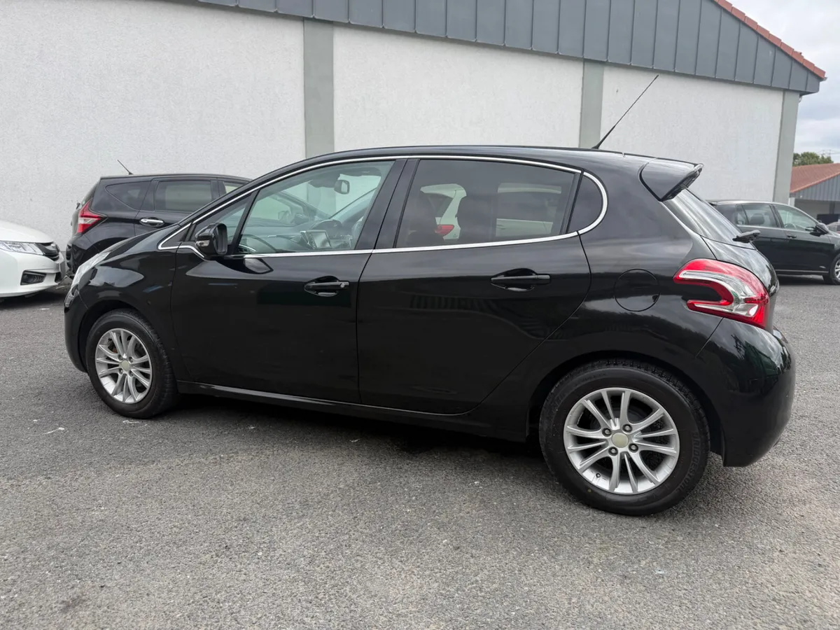 Peugeot 208 2015 - Image 6