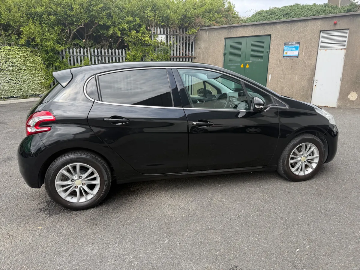 Peugeot 208 2015 - Image 3