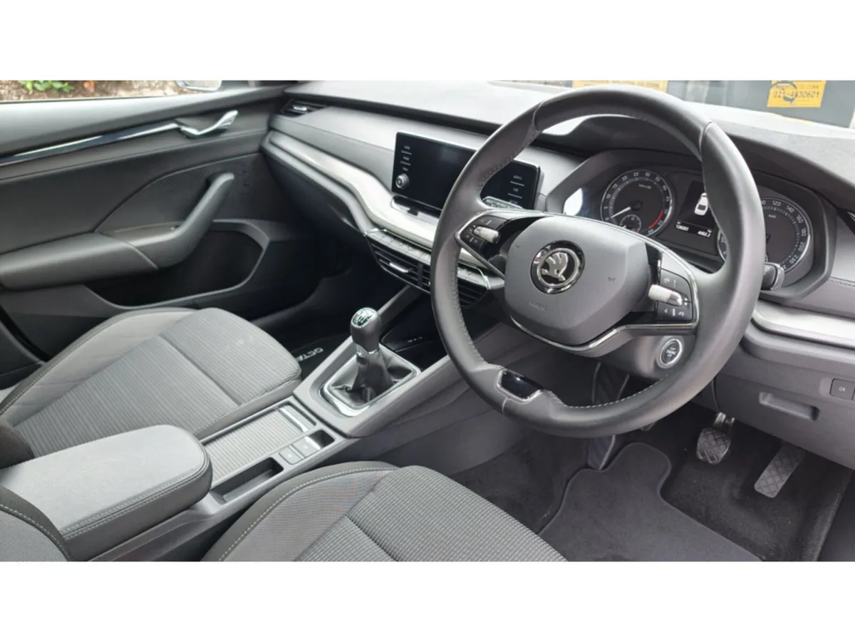 Skoda Octavia AMBITION 2.0tdi 115HP 5DR - MOON WHI - Image 2