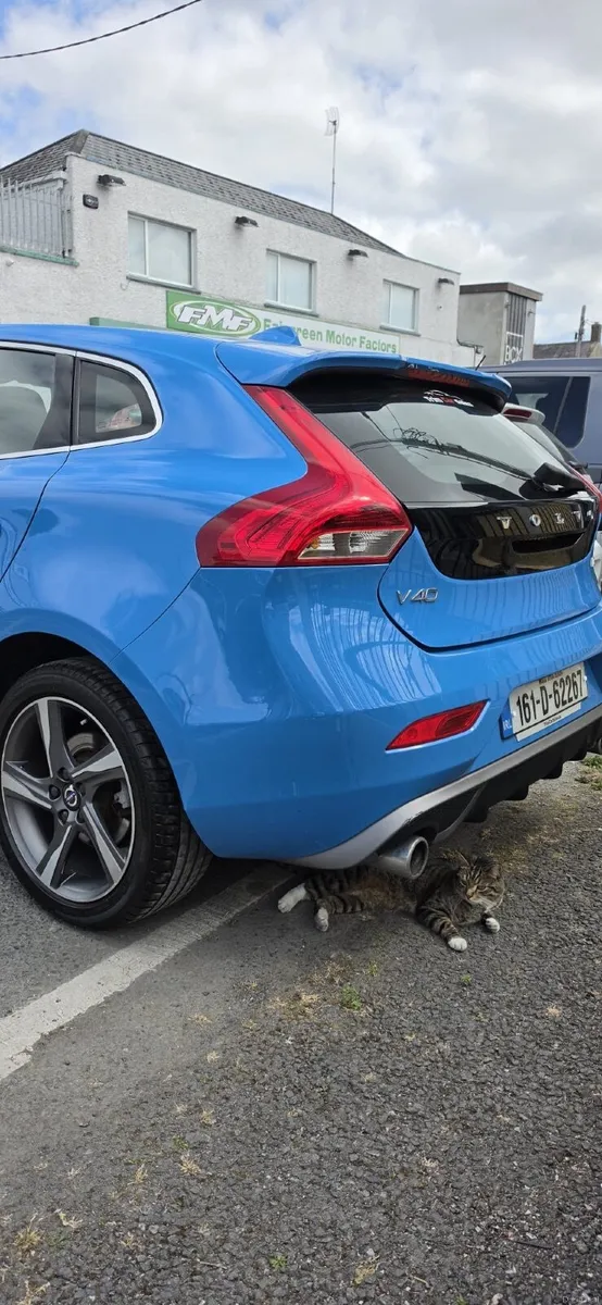 Volvo V40 2016 - Image 1