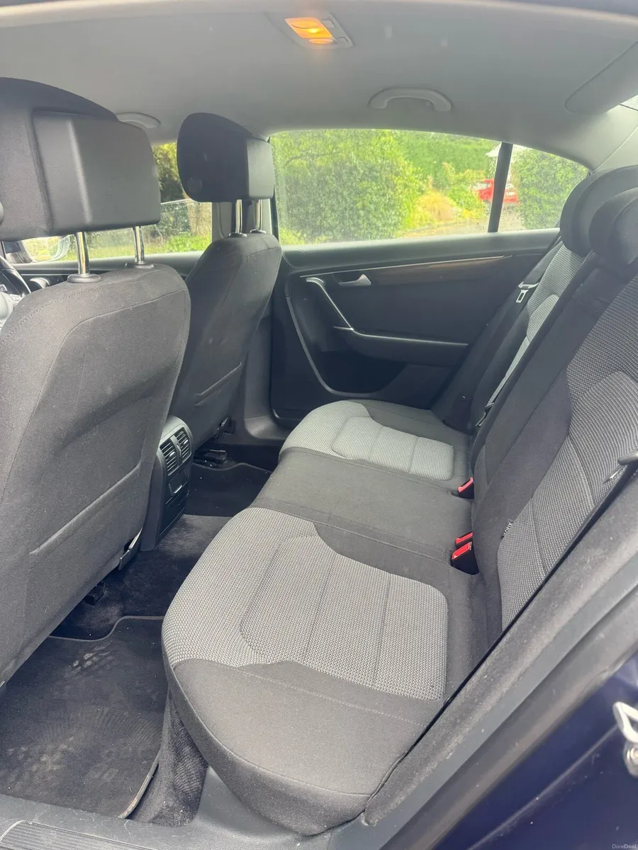 141 Volkswagen Passat-Full Service- Mint Condition - Image 6
