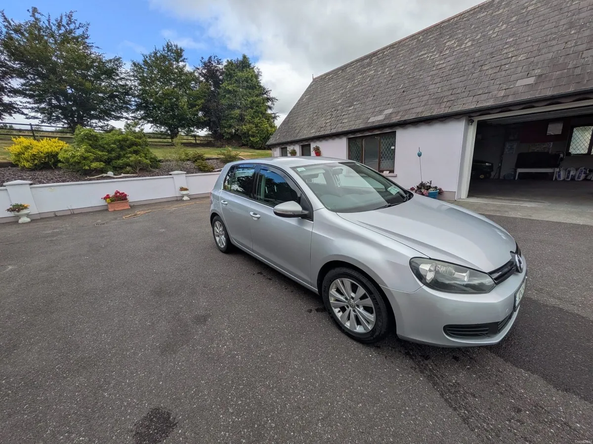 Volkswagen golf - Image 4