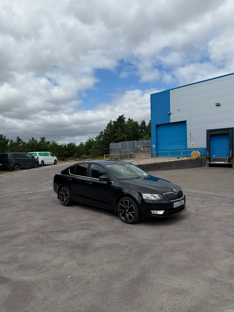Black Skoda Octavia 1.6 - Image 1