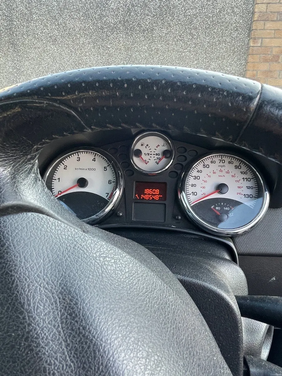Peugeot 207 1.4 sport 2009 petrol Very low mileage - Image 4