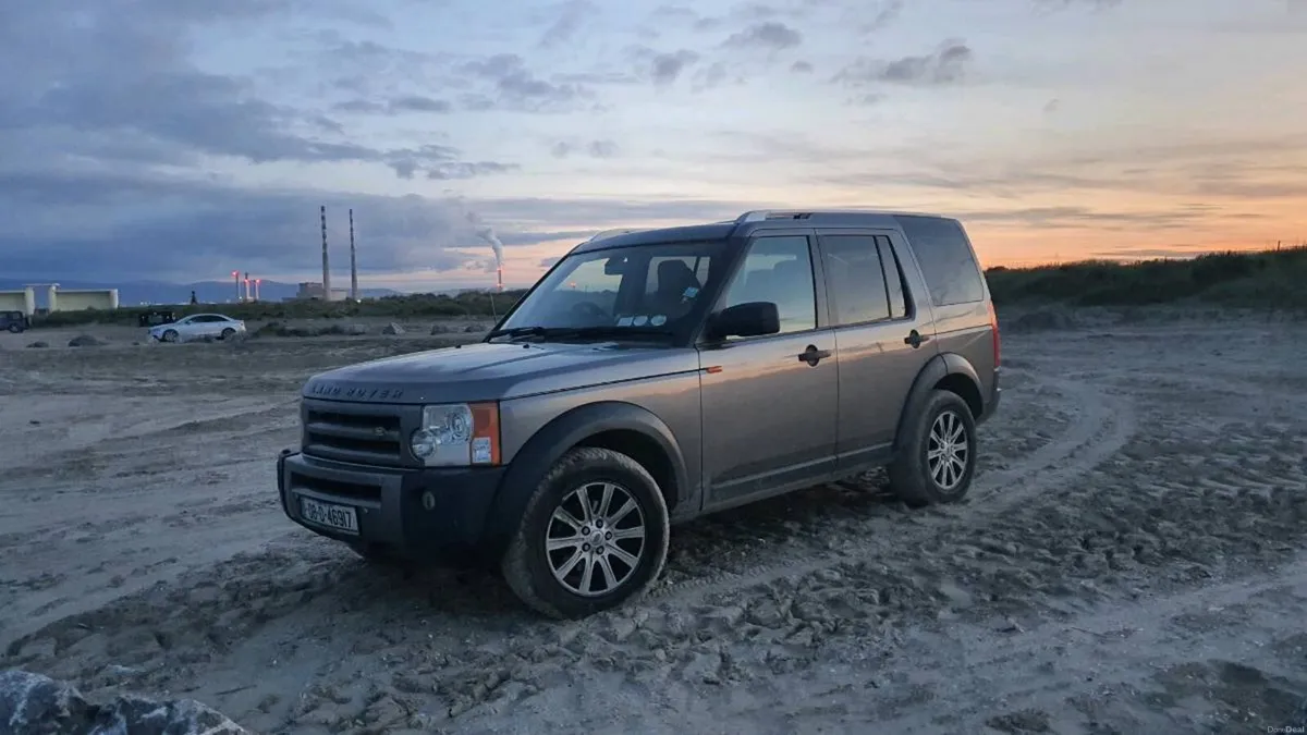 Land Rover Discovery 3 - Image 1