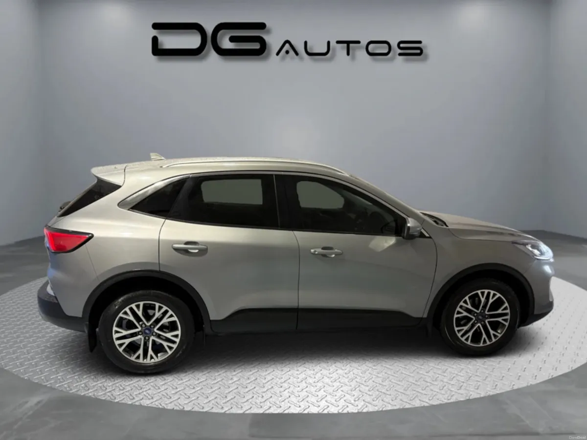 Ford Kuga LOW KMS  TITANIUM - REVERSE CAMERA- HALF - Image 2