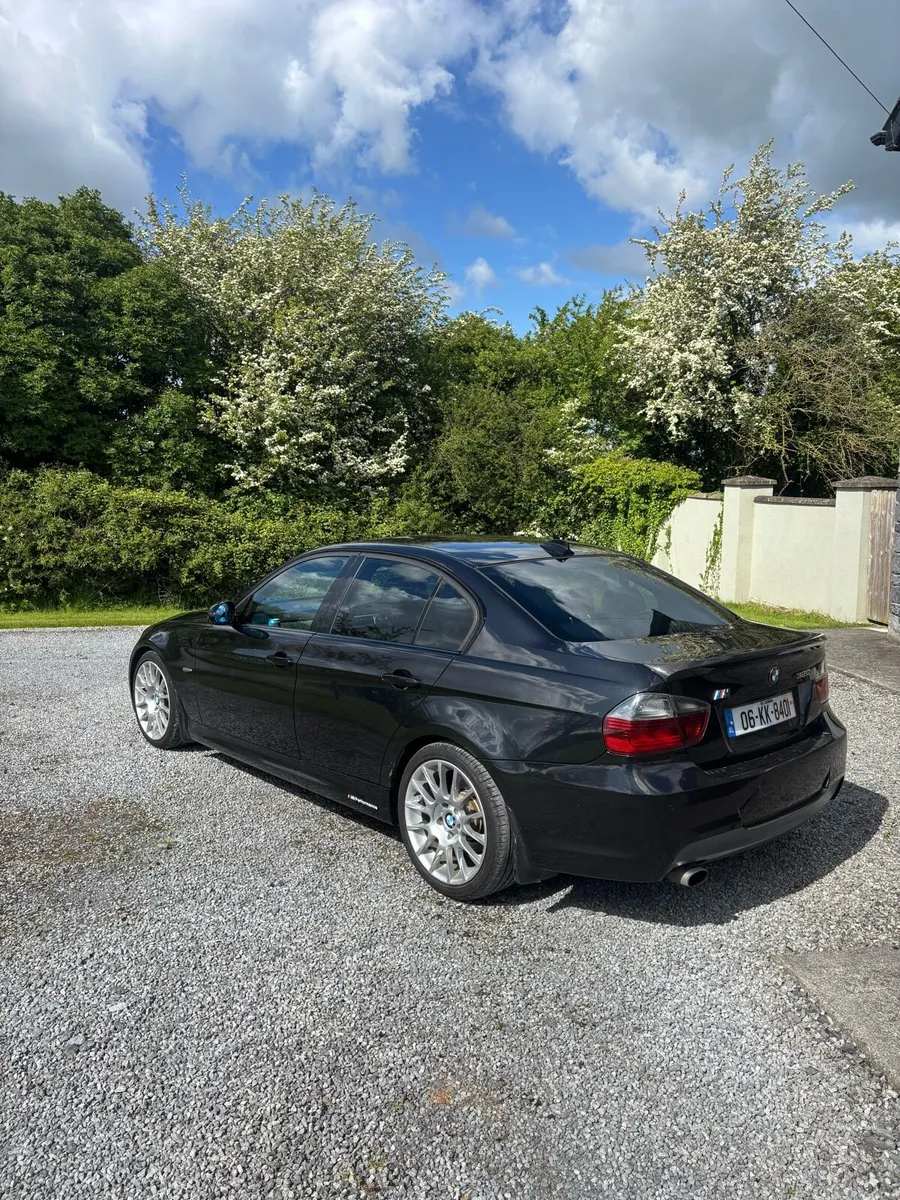 BMW 320SI 1/500 - Image 3