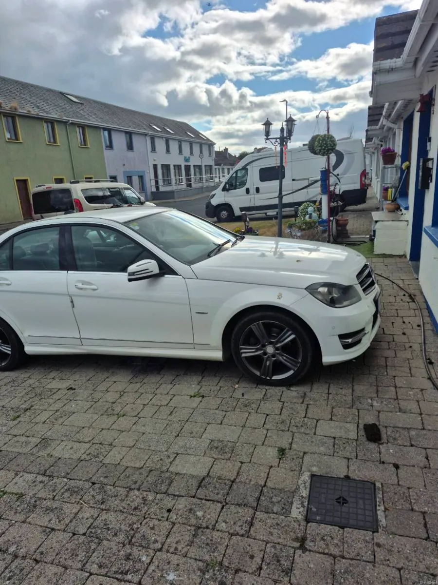 Mercedes c200d - Image 2