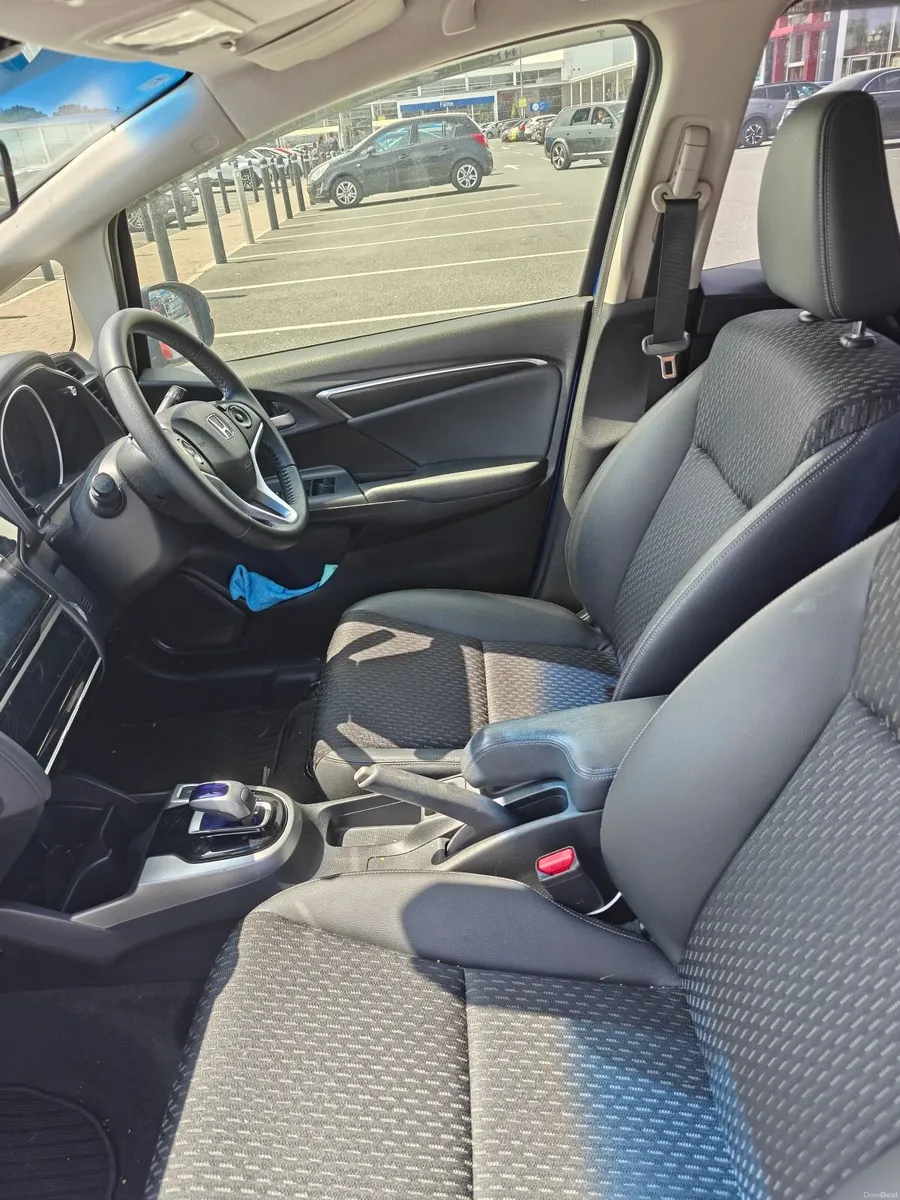 Honda Fit 2016 - Package L - New Tires and Battery - Image 3