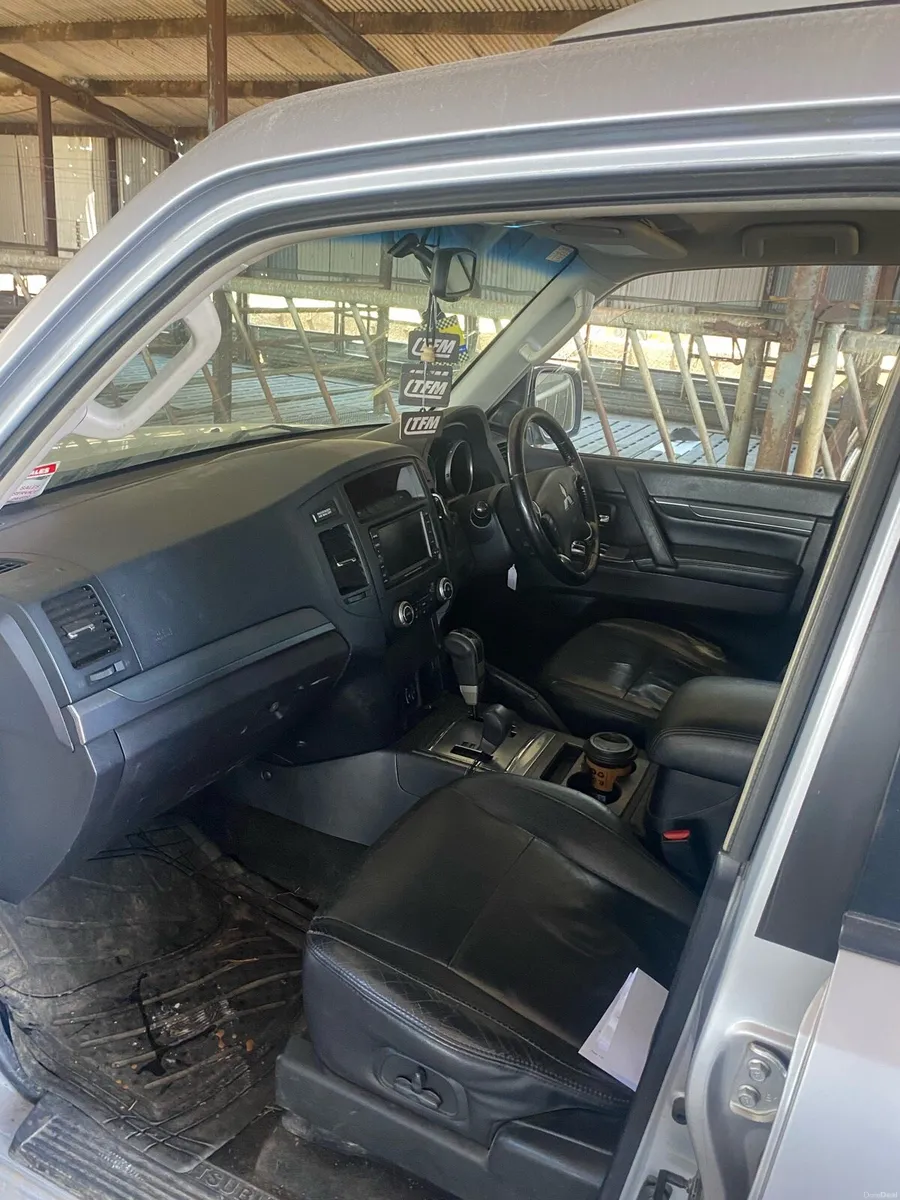 Mitsubishi Shogun Pajero 5 seater - Image 2