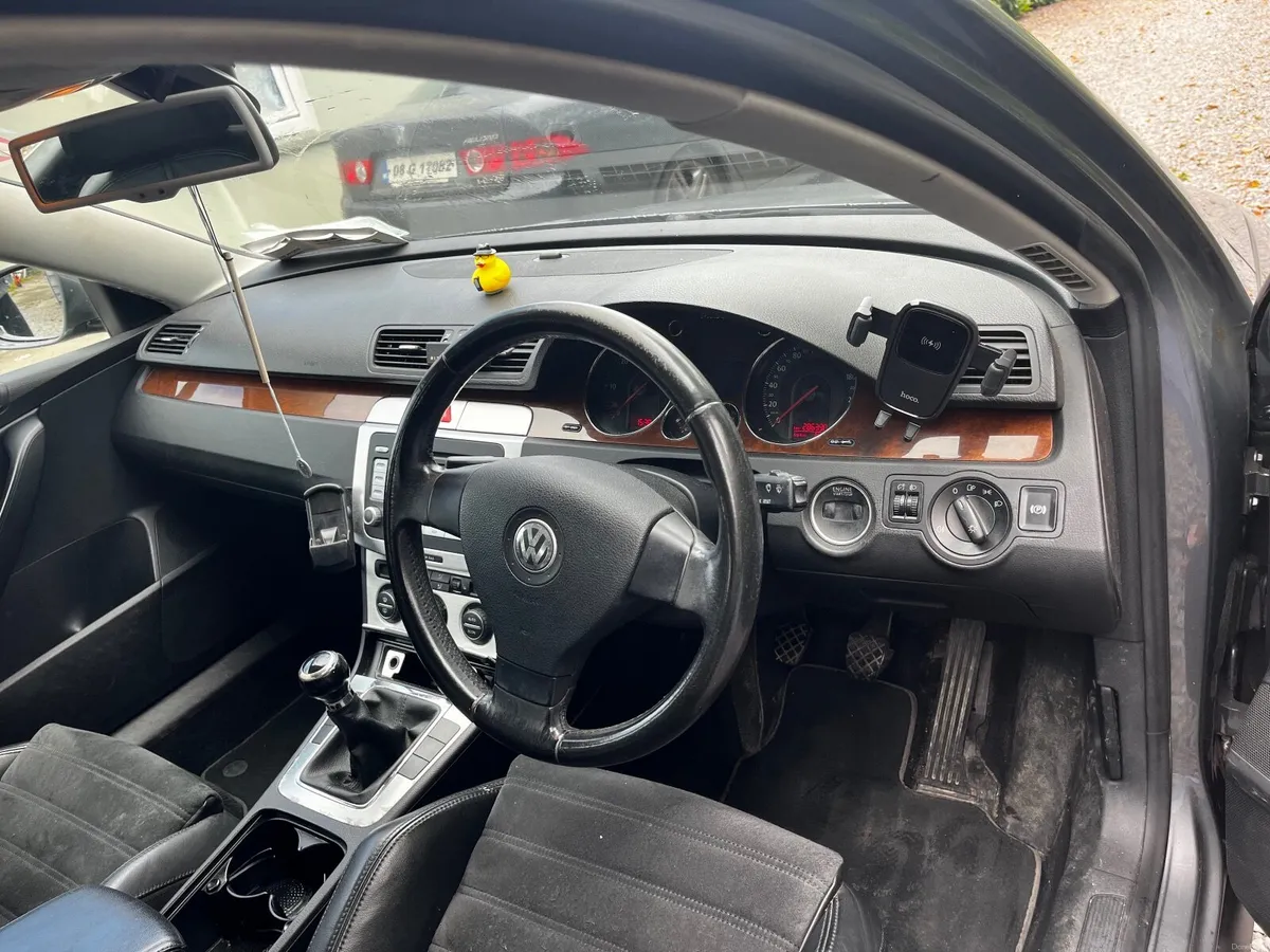Volkswagen Passat 2008 - Image 2