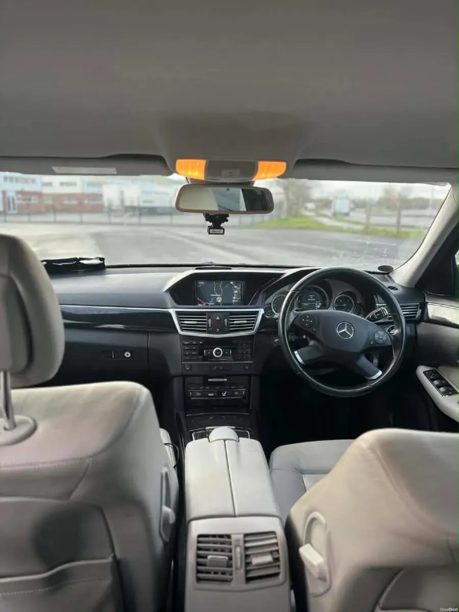 Mercedes-Benz E350 - Image 3