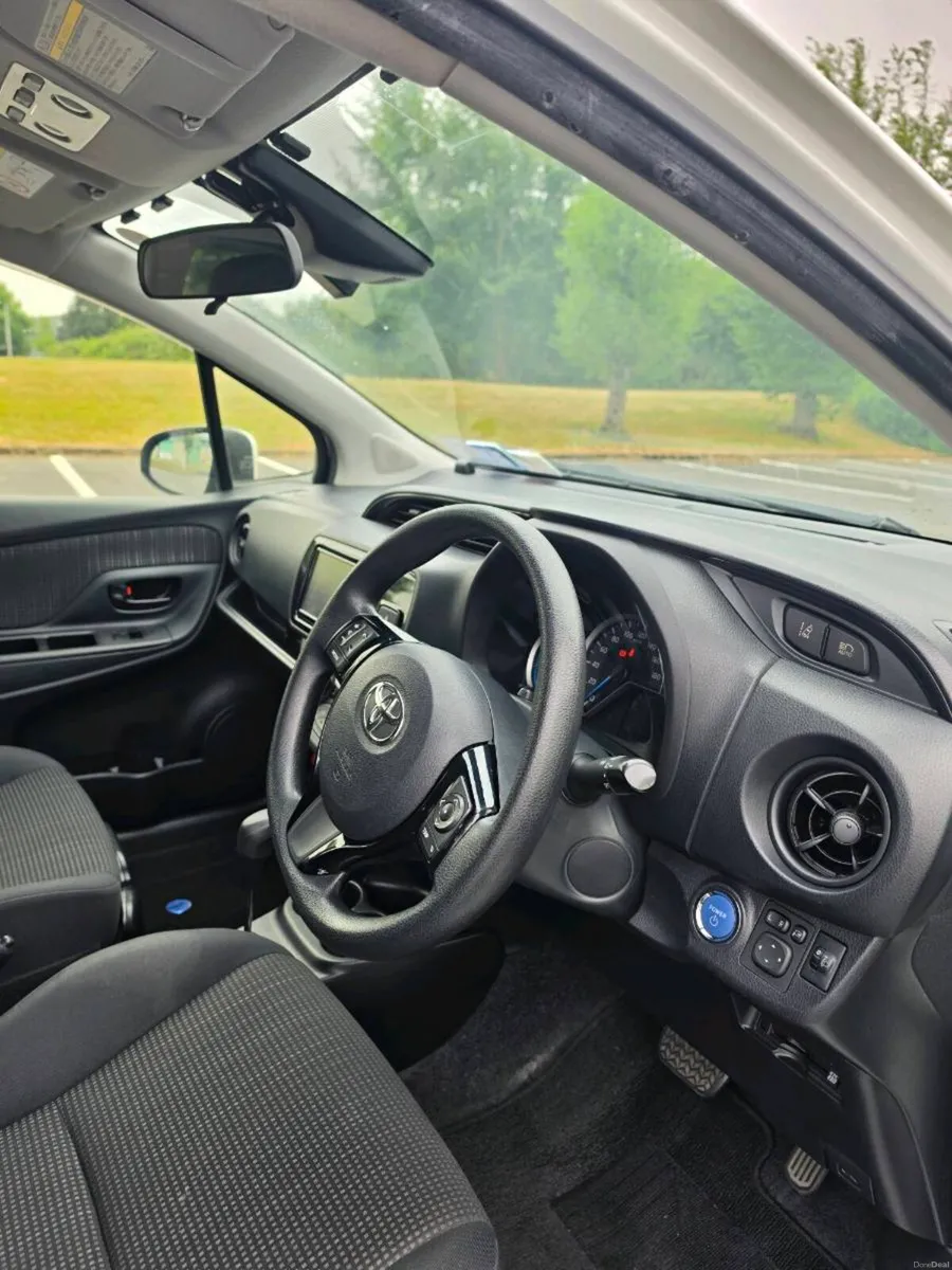 Toyota VITZ 1.5 HYBRID AUTO PUSH START - Image 3