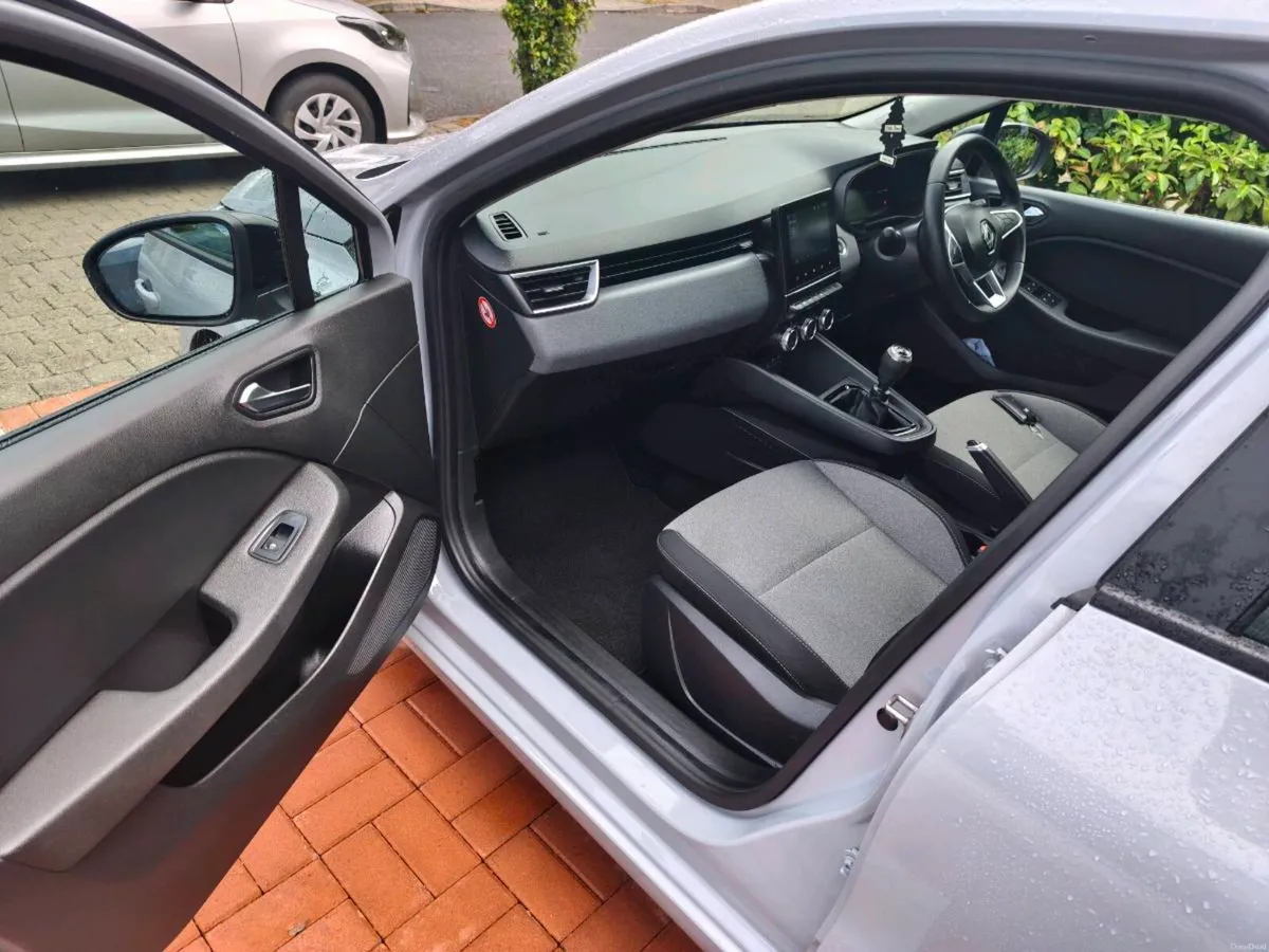 RENAULT CLIO EVOLUTION TCE 90 E6E 5DR - Image 2