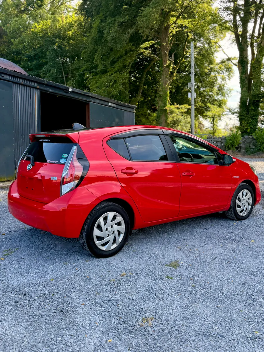 Toyota Aqua | 2015 | 79,000 KM | AUTO| HYBRID - Image 6