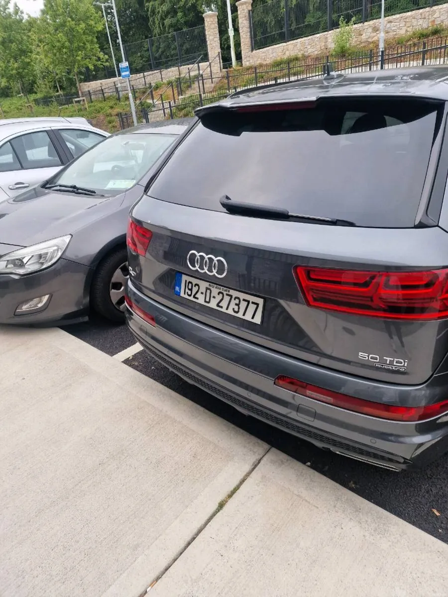Q7 286 PS  7 seater 150 road tax 50tdi black seri - Image 4