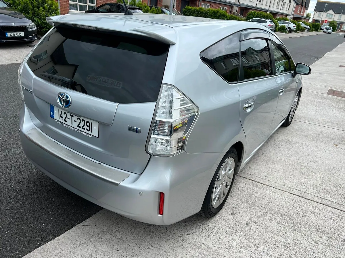 Toyota Prius Alpha 2015 - Image 1