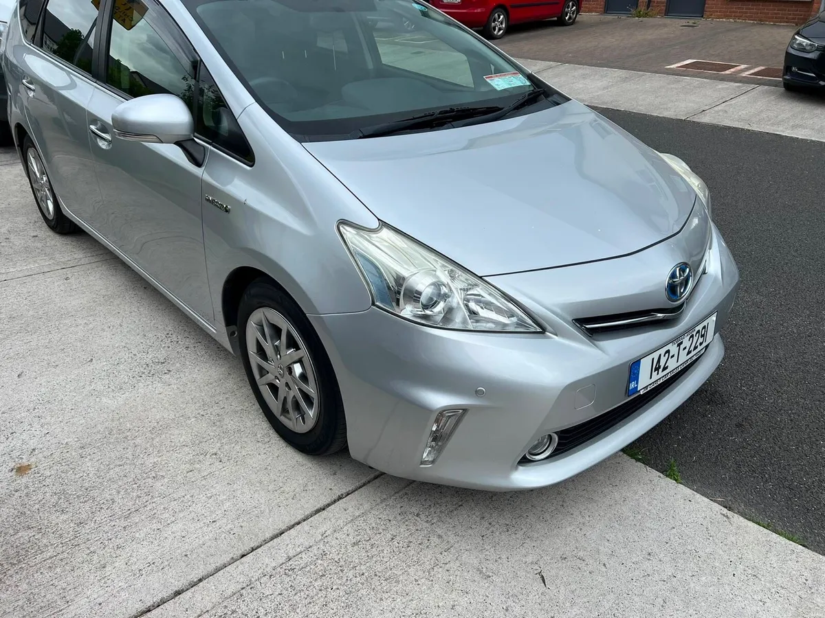 Toyota Prius Alpha 2015 - Image 3