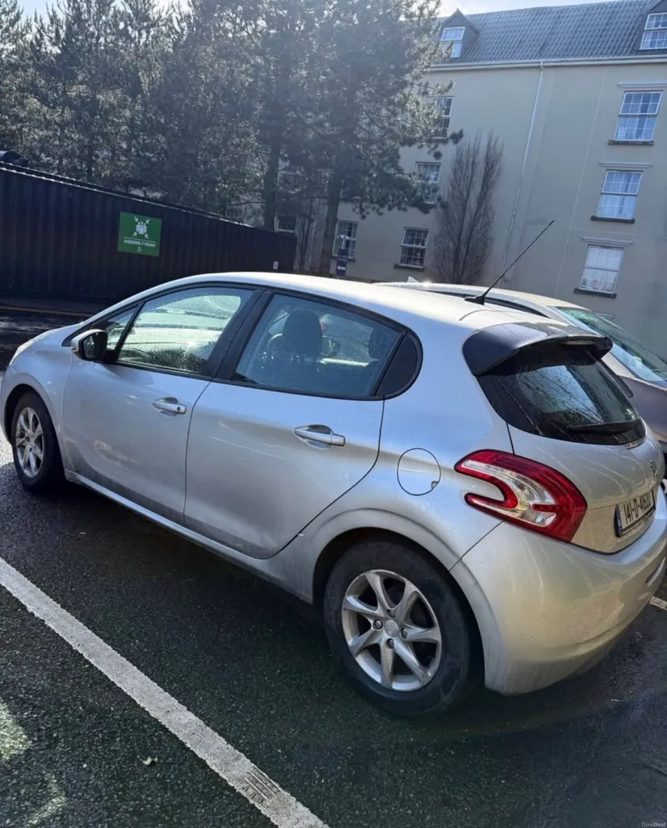 Car - Image 3