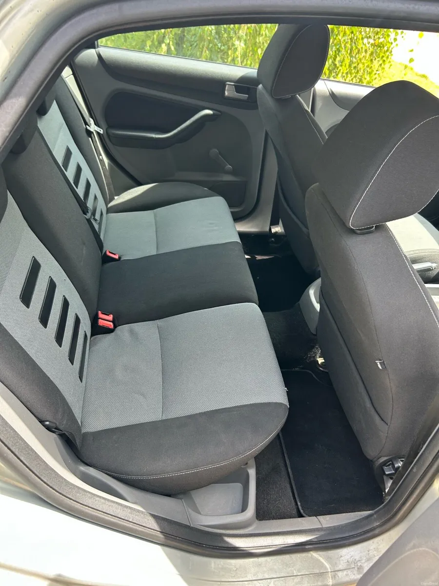 Ford Focus 1.6 2010 - Image 6