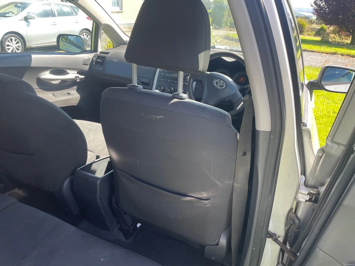 Toyota Auris 2008 - Image 4