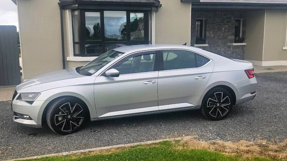 2016 Skoda Superb - Image 1