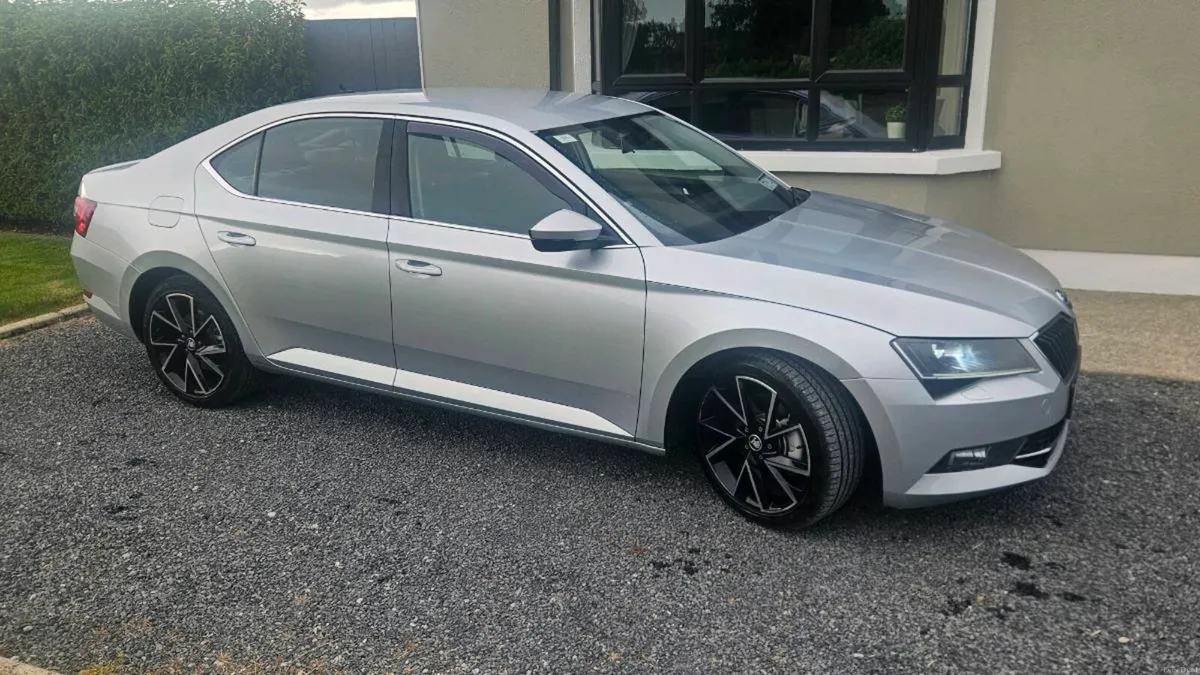 2016 Skoda Superb - Image 2