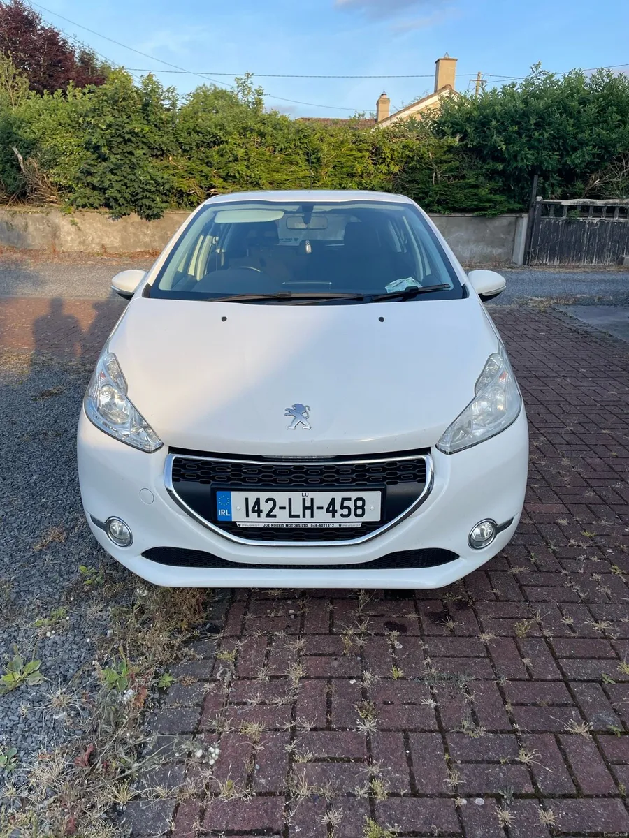 Peugeot 208 - Image 1