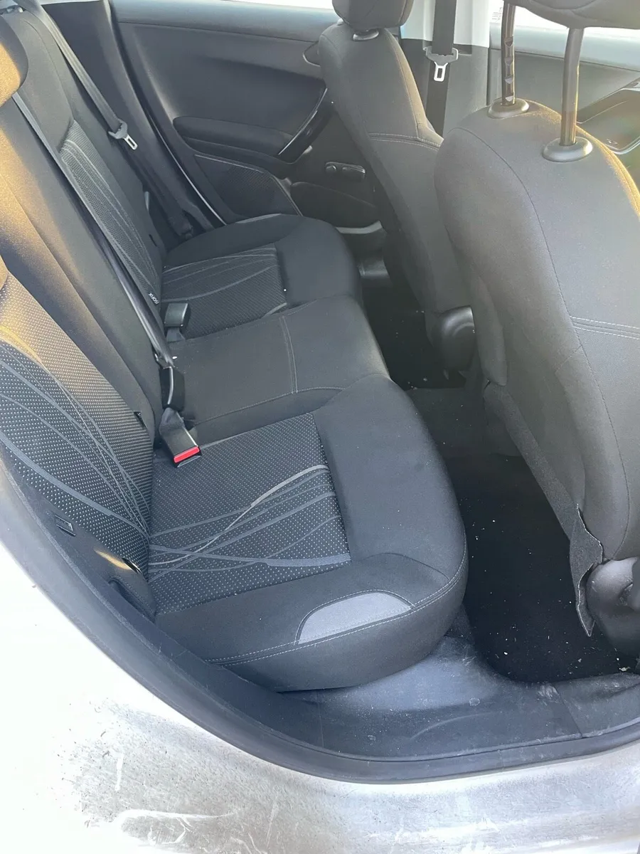 Peugeot 208 - Image 6