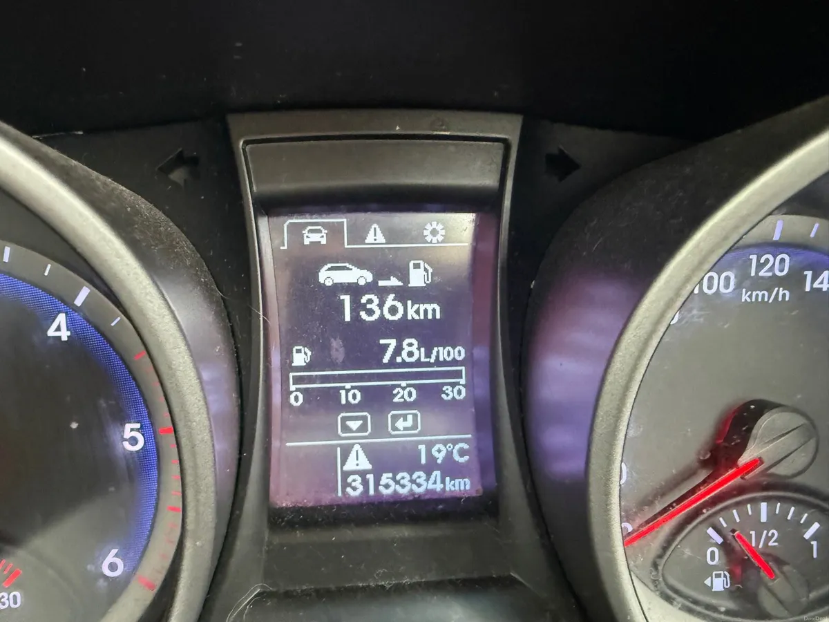 santafe 7 seater - Image 4