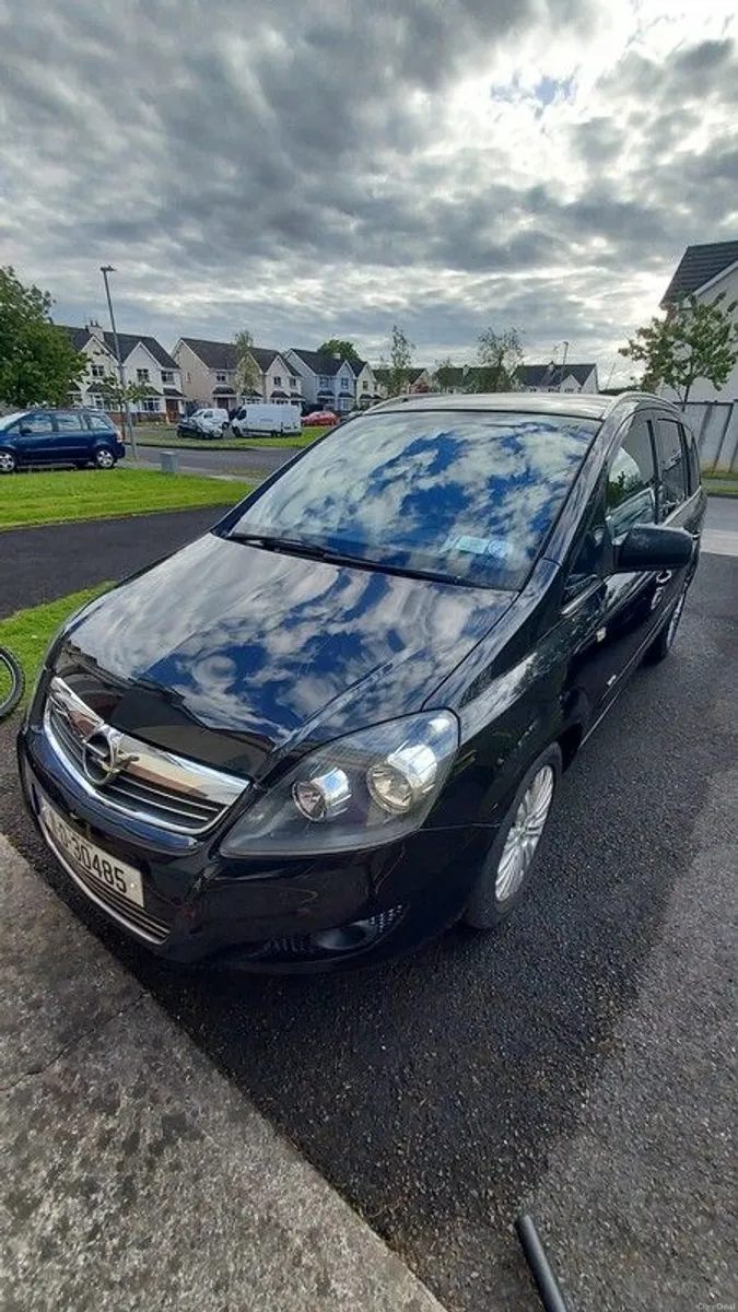 2011 Opel Zafira - Image 1