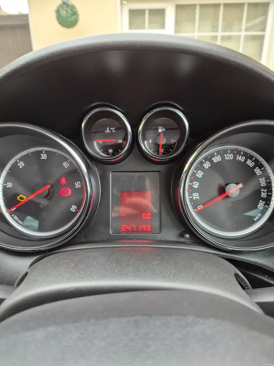 Opel Astra 2015 - Image 2