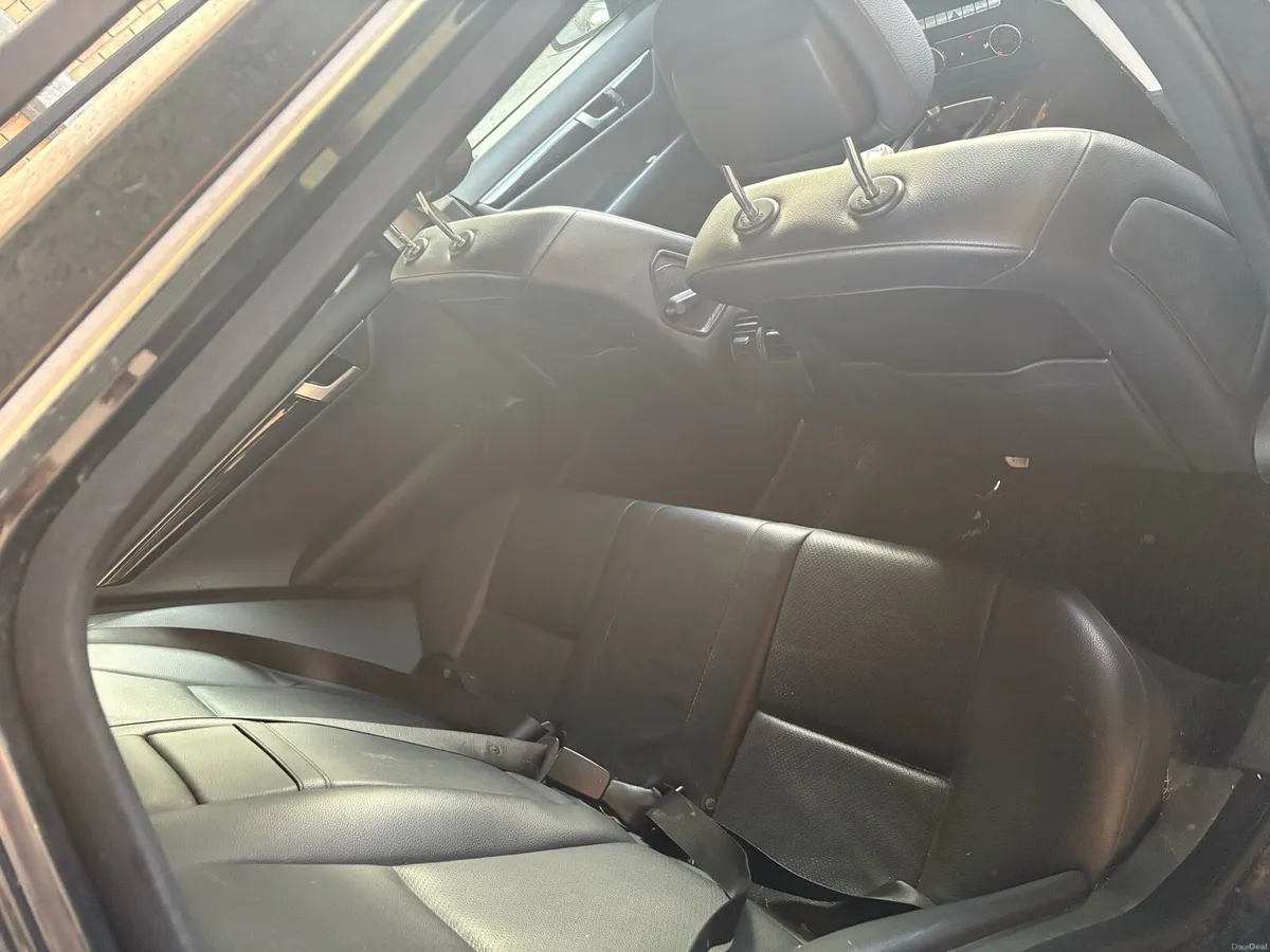 Mercedes! Manual! Diesel 2600€! - Image 6