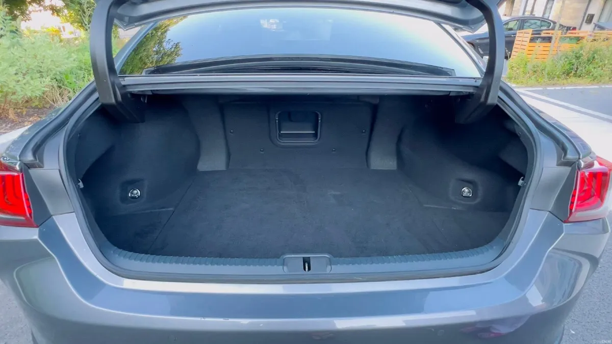 Lexus ES 2021 - Image 2