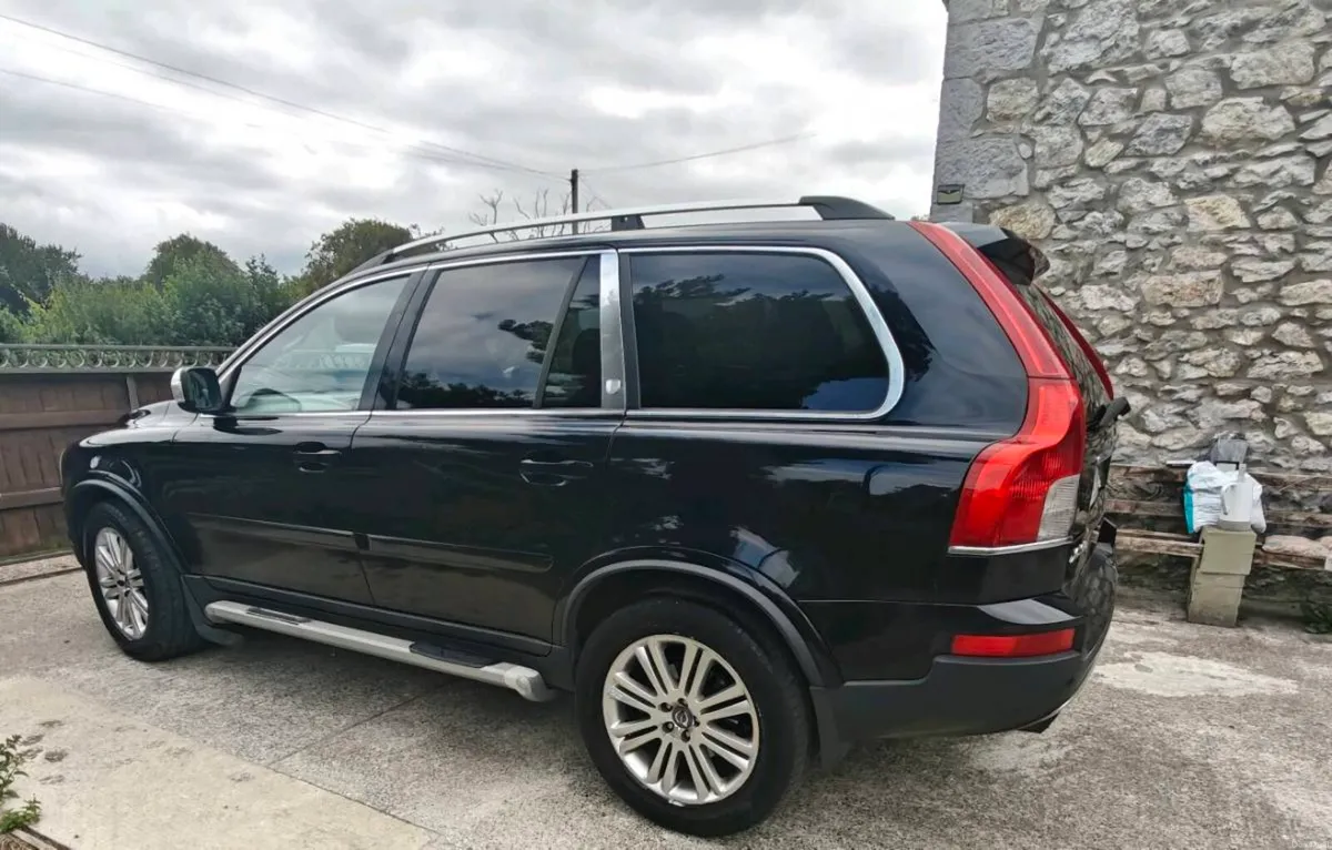 Volvo XC90 Executive - Image 2