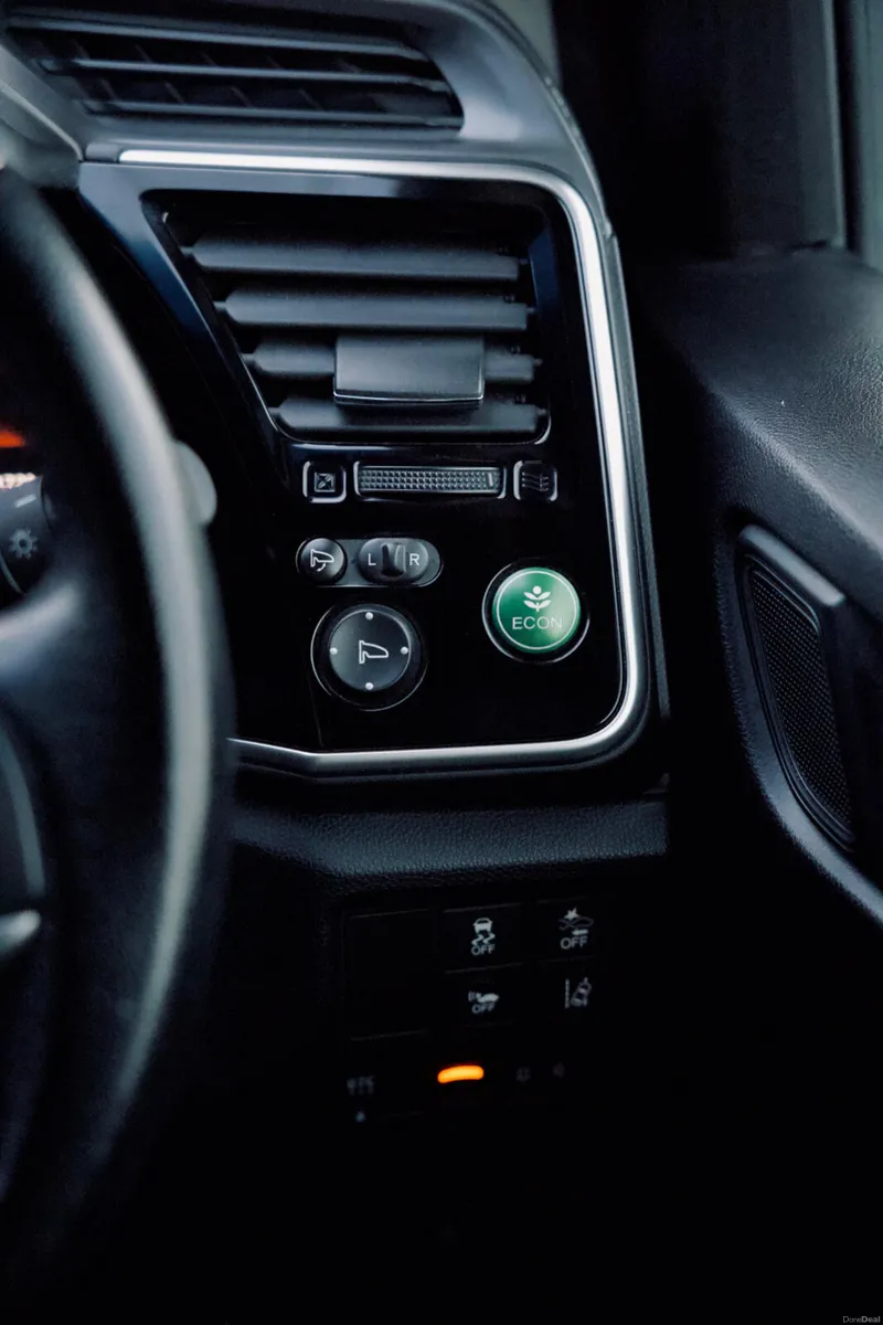 Honda Grace 1.5 2018 with Alloys & Carplay screen - Image 5